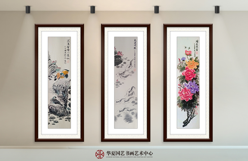 左  刘开豪作品《只羡鸳鸯不羡仙》  中  刘开豪作品《九龙戏水》  右  刘开豪作品《国色天香》.jpg