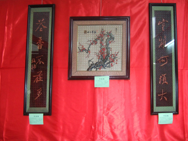 蒋厦月作品9《室雅何须大-花香不在多》.jpg