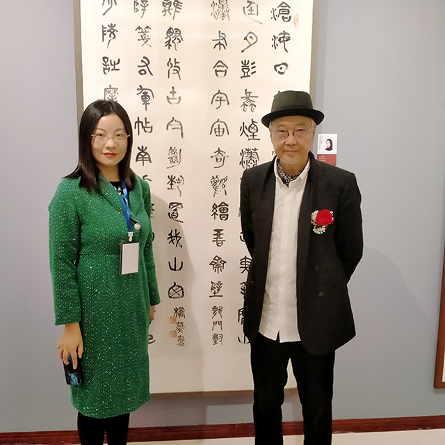 中国非物质文化遗产传承金牌女艺术家、华夏国艺书画艺术中心副主任朱桥燕与中国工笔画学会会长陈孟昕合影.jpg