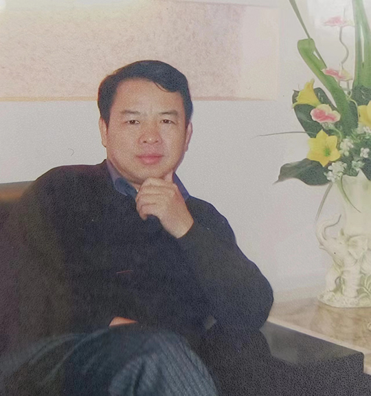 韦震东个人照片.jpg