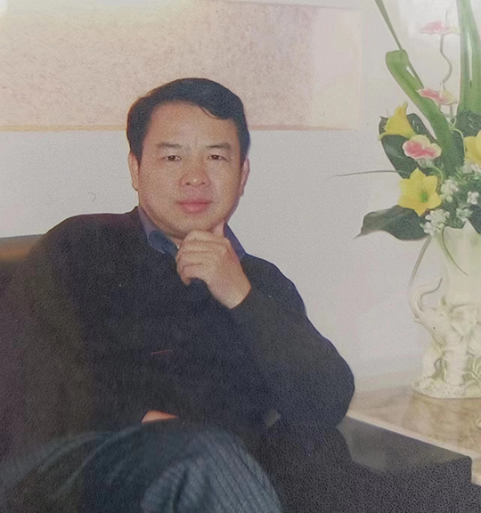 韦震东个人照片.jpg