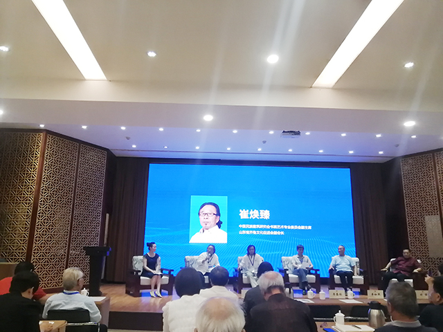 中国民族建筑研究会书画艺术专业委员会副主席、山东省齐鲁文化促进会副会长、中国海洋大学教授、传统艺术系列课程特聘专家崔焕臻在“时代之音 高峰之路——书画艺术发展峰会”作为代表主题演讲.jpg