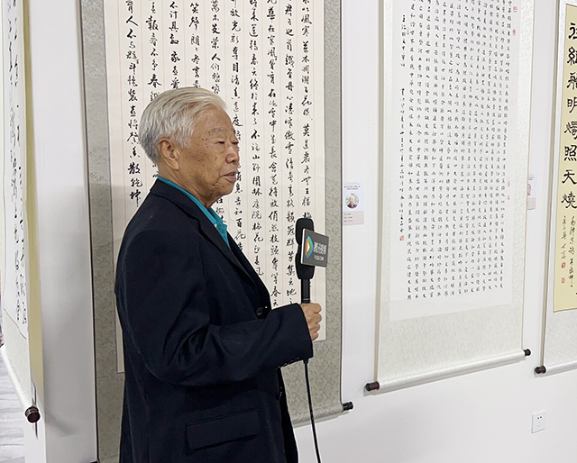 中国民族建筑研究会书画艺术专业委员会副秘书长刘继胜接受媒体采访.jpg