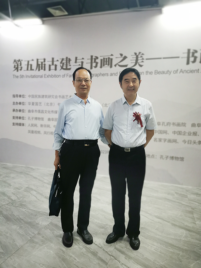 中国民族建筑研究会书画艺术专业委员会副秘书长李春伟与 中国文联办公厅主任、中国民族建筑研究会书画艺术专业委员会主任罗杨合影.jpg