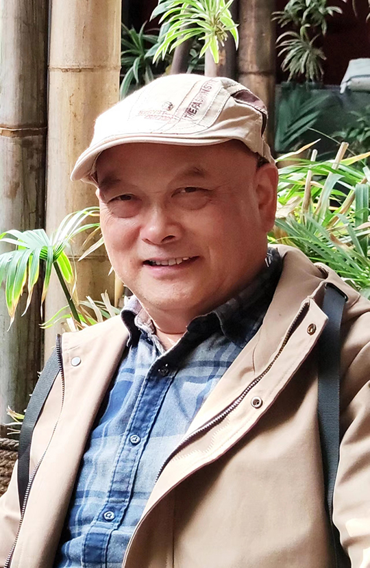 邓鸣湖个人照.jpg
