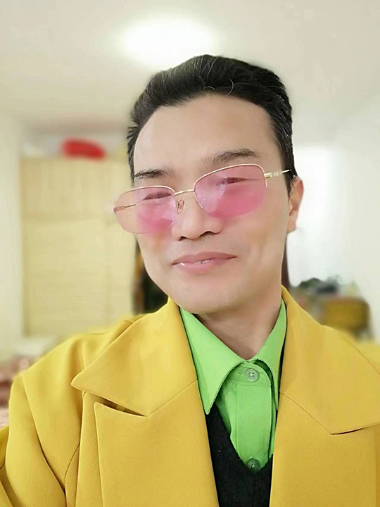 贺彬彬个人照片.jpg