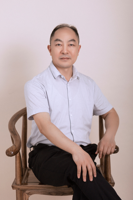谢千里个人照片.jpg