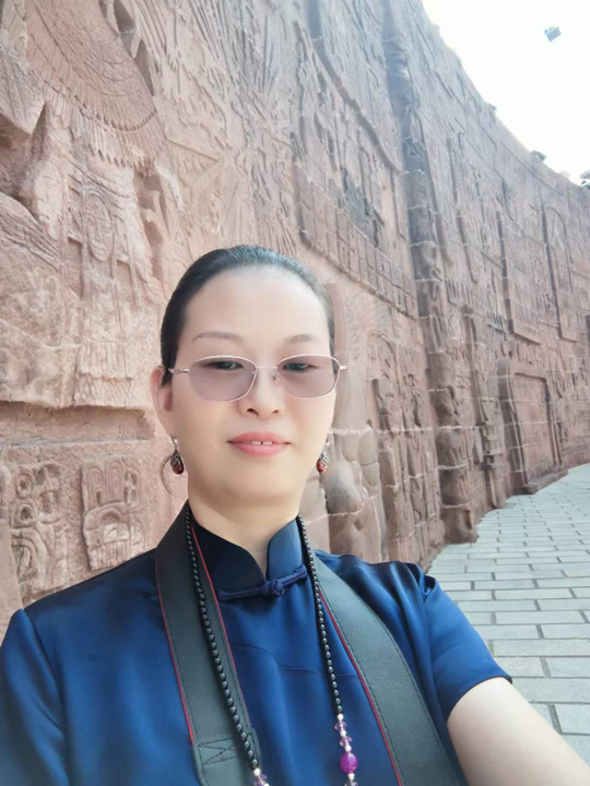 张成璐个人照片.jpg