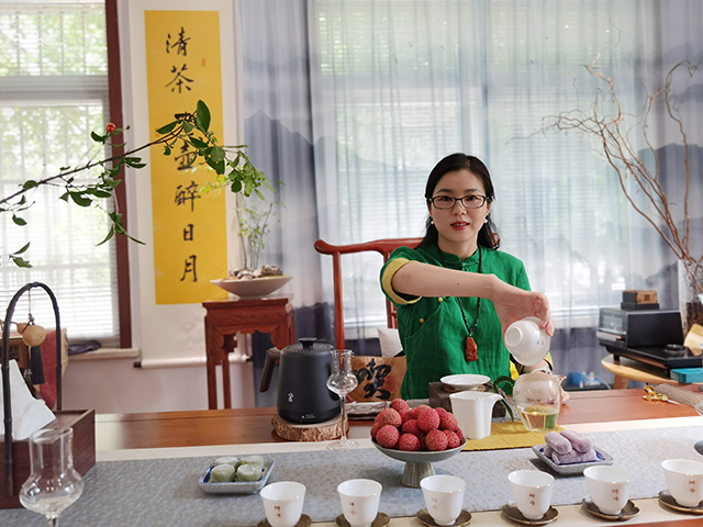李律.jpg
