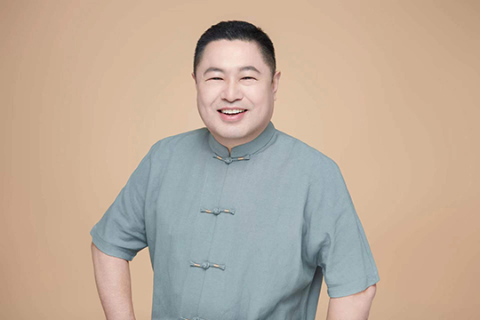 阎伟个人照片.jpg
