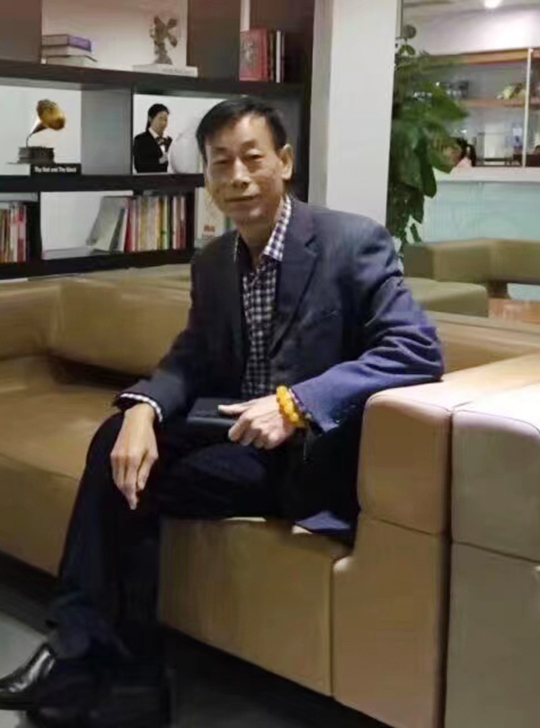 胡震营个人照片.jpg