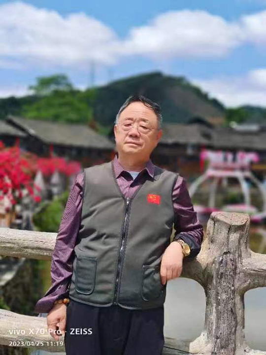 徐镇锁个人照片.jpg