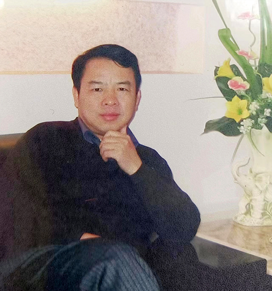 韦震东个人照片.jpg
