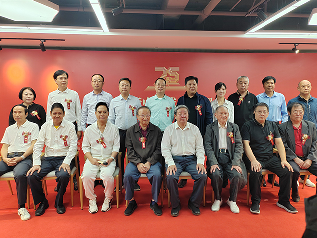 邱春林合影.jpg