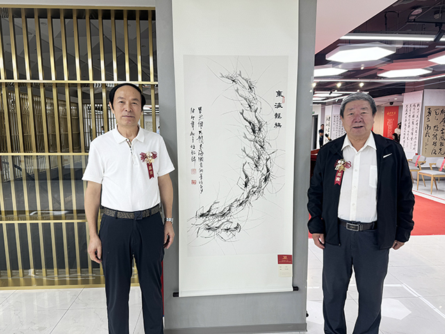 汪铭录与张柏合影.jpg