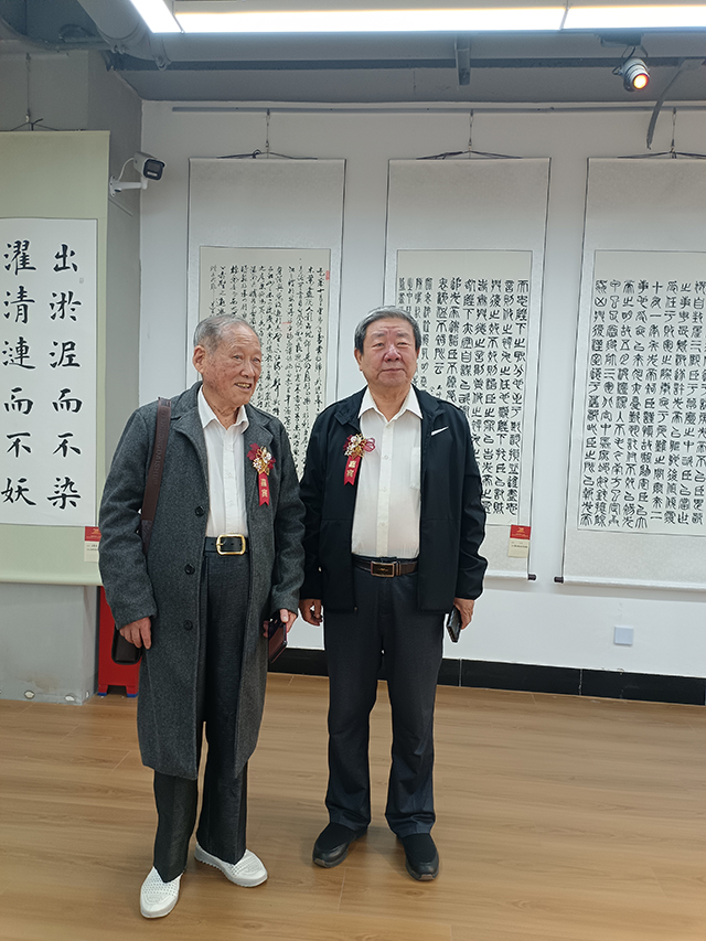 张友敬与张柏合影 (2).jpg