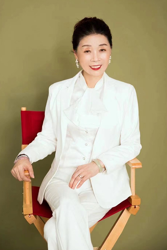 李亚芬个人照片.jpg