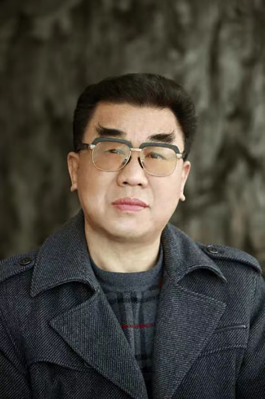 刘鸿田个人照片.jpg