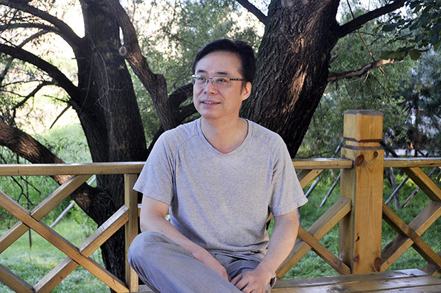梁鑫岐个人照.jpg